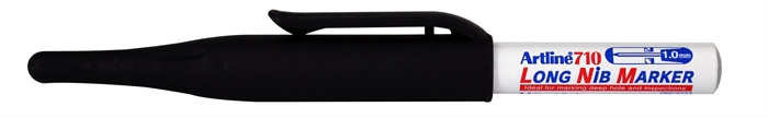 Artline Marker 710 met lange punt in het zwart